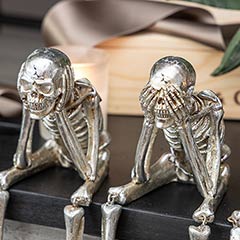 Three Wise Skeletons Image 2