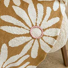 Blooming Daisies Throw Image 2